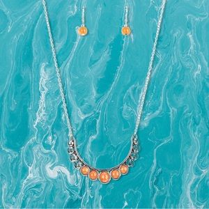 Paparazzi Horseshoe Bend Necklace in Orange